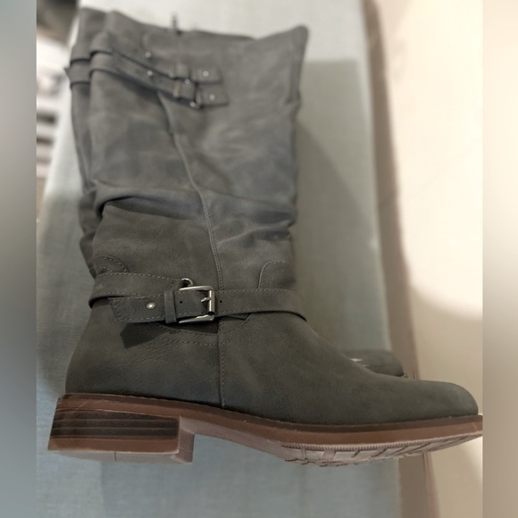 Beautiful tall boots - Picture 2 of 11